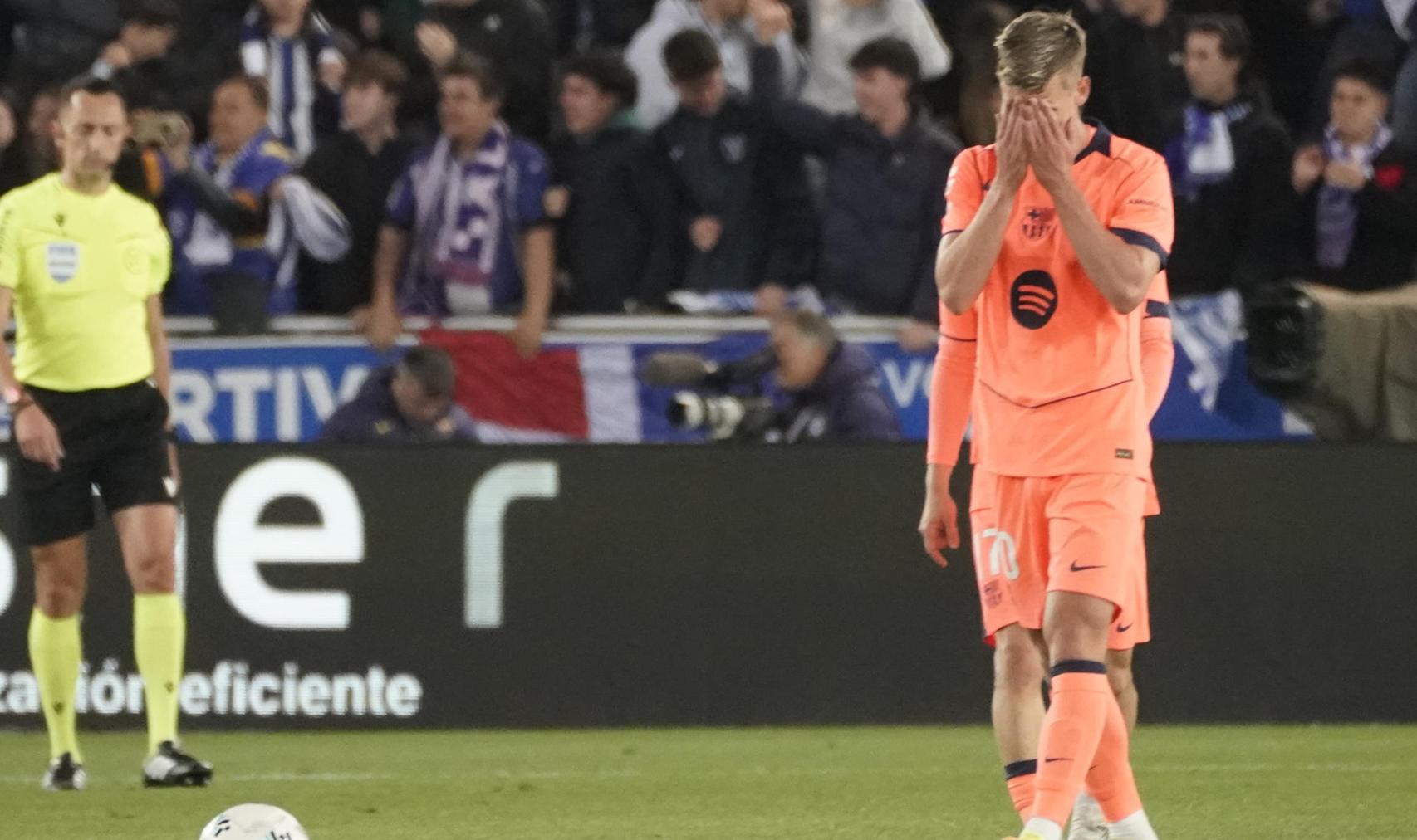 Dani Olmo lamenta el gol de l'Alabès