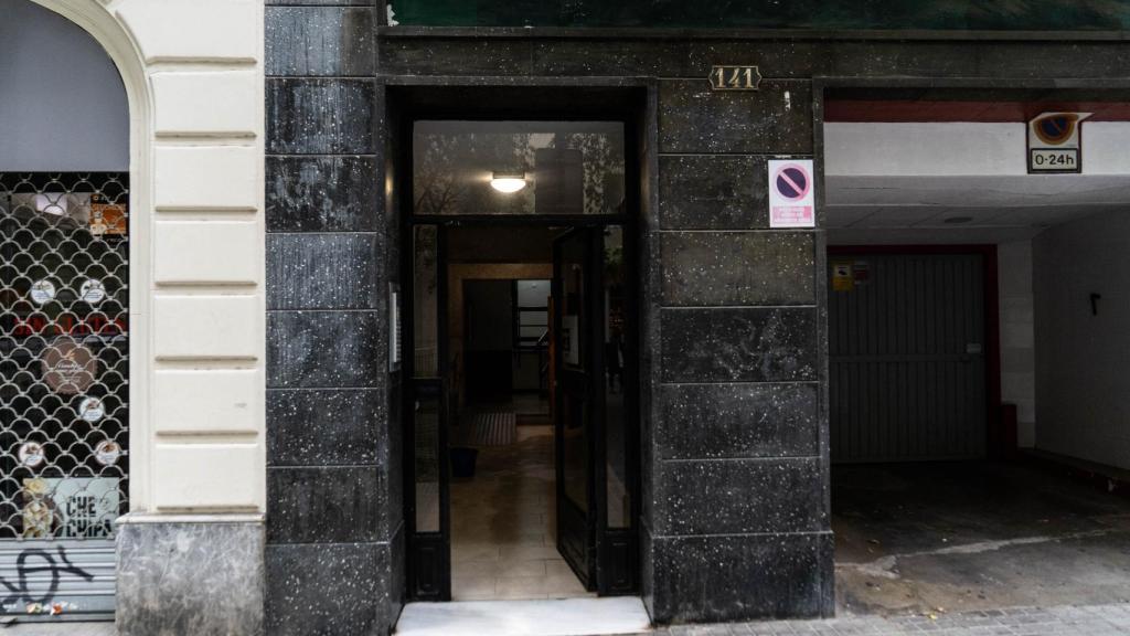Portal del piso en el que sucedió la estafa