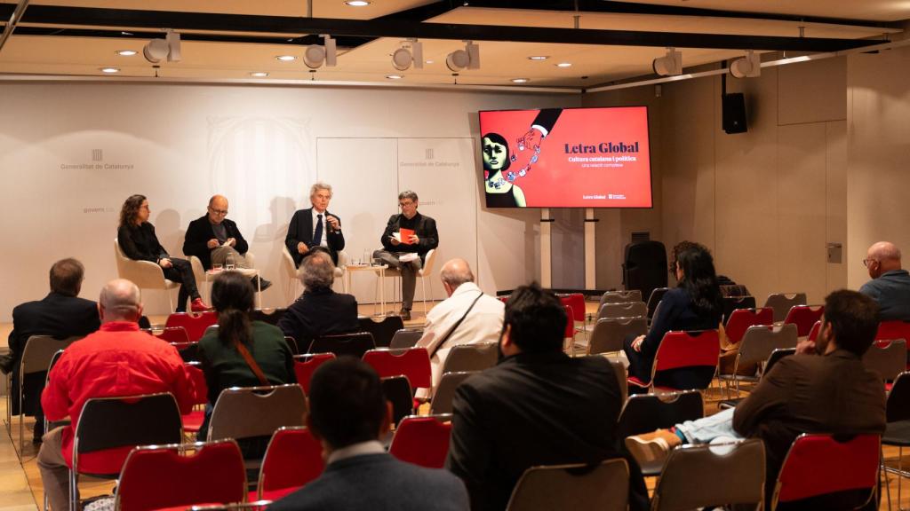 Debat sobre cultura catalana i política al Palau Robert, organitzat per Letra Global