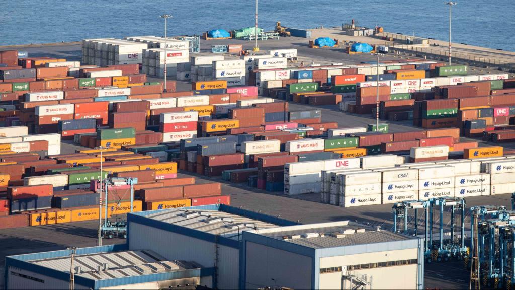 Terminal de contenedores en la Zona de Logística del Puerto de Barcelona