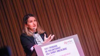La consellera de Derechos Sociales e Inclusión, Mònica Martínez Bravo, en su discurso en el XXII Encuentro de Voluntariado Oncológico este sábado en Barcelona.jpg