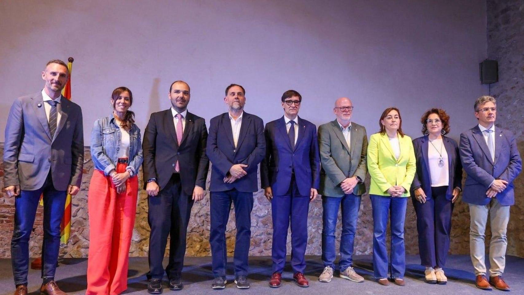 Presentación de la línea orbital ferroviaria en Sant Sadurní d'Anoia, con el presidente del Govern, Salvador Illa, el de ERC, Oriol Junqueras, los consejeros Albert Dalmau y Sílvia Paneque, y alcaldes de los municipios beneficiados