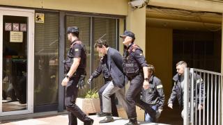 Jonathan Andic, hijo del fundador de Mango, acompañado por agentes de Mossos d'Esquadra en su llegada al juzgado