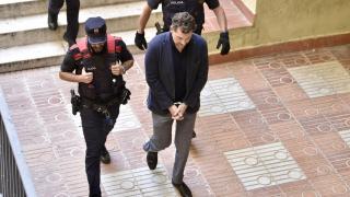 Jonathan Andic llega esposado a los juzgados para declarar tras su detención por la muerte de su padre, Isak Andic