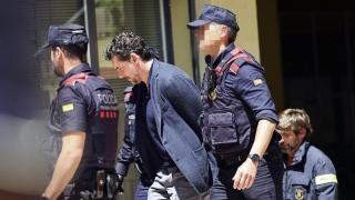 Jonathan Andic llega esposado a los juzgados para declarar tras su detención por la muerte de su padre, Isak Andic