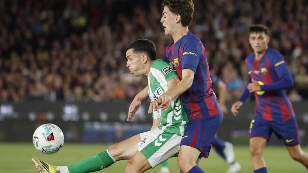 Gavi lluita per la pilota al Barça-Betis