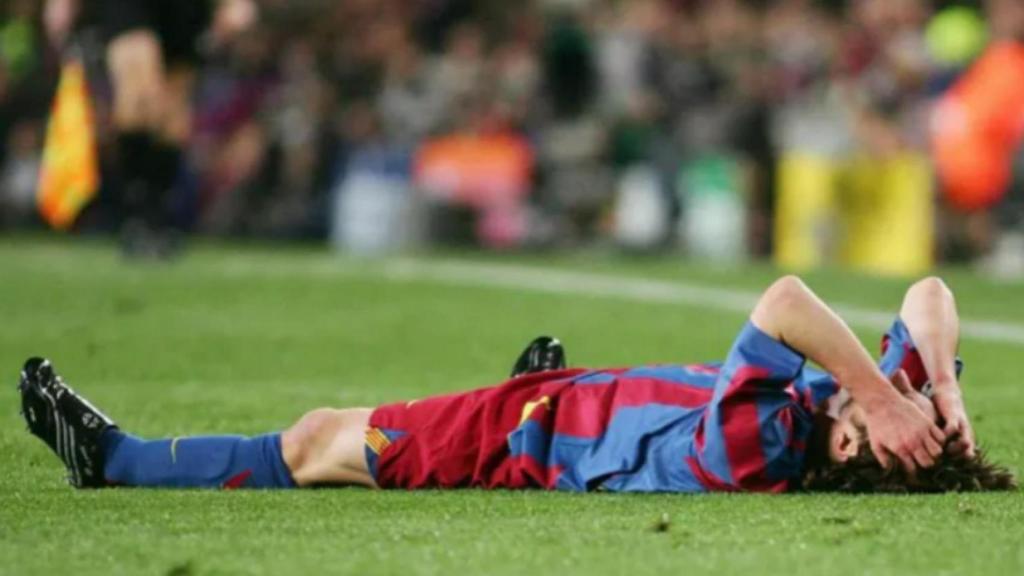 Leo Messi se duele en el Barça-Real Zaragoza de 2006 tras la entrada de Celades