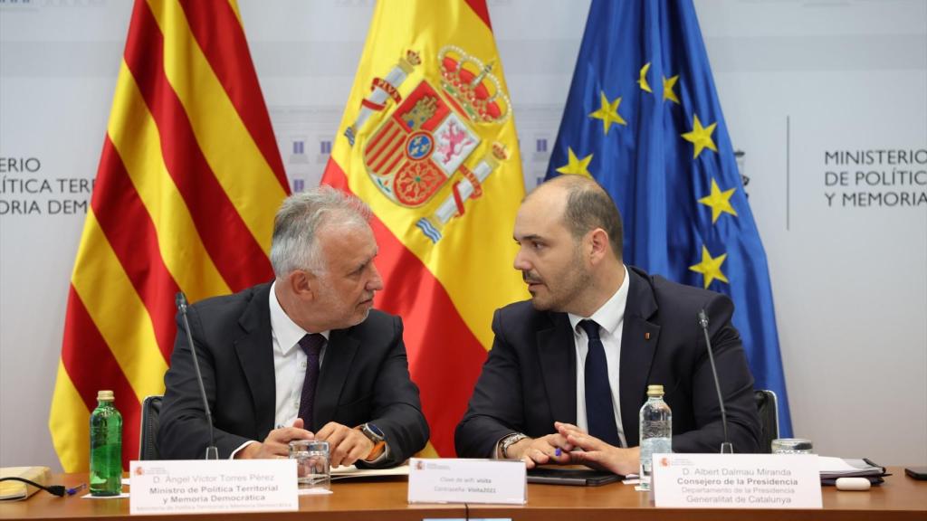 El ministre de Política Territorial i Memòria Democràtica, Ángel Víctor Torres, i el conseller de Presidència de la Generalitat de Catalunya, Albert Dalmau