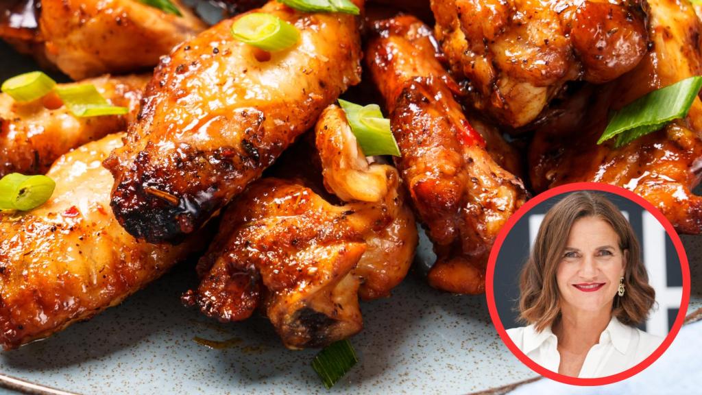 Samantha Vallejo-Nágera y plato de pollo