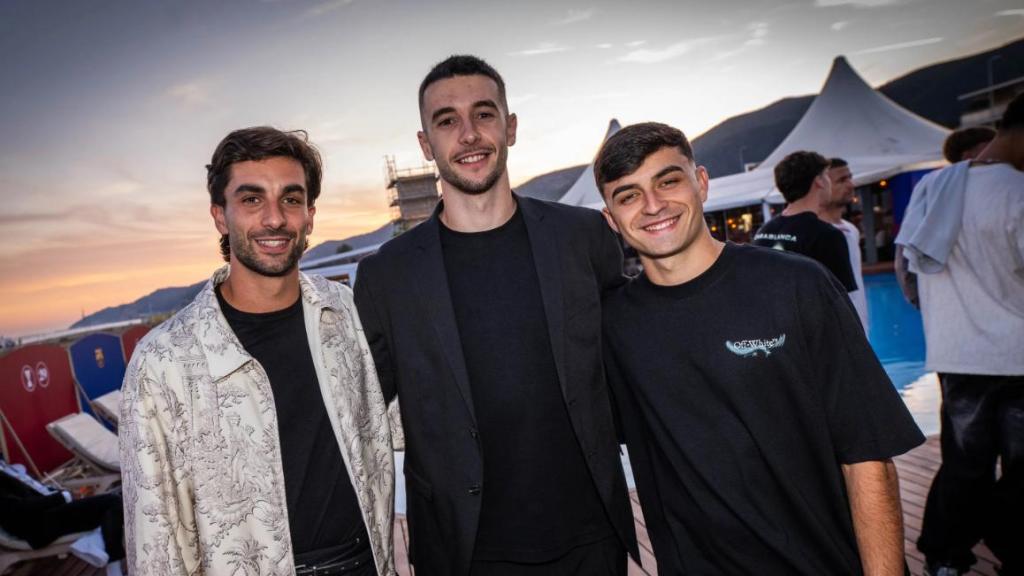 Ferran Torres, Joan García, y Pedri, en la cena de despedida del Barça