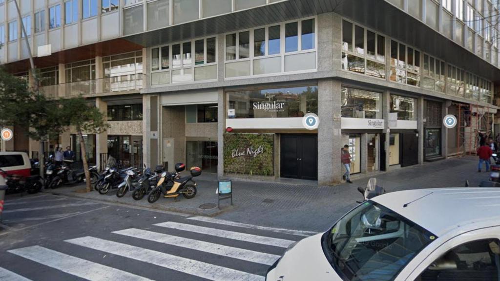 Imatge des del carrer del local del carrer Beethoven, 15