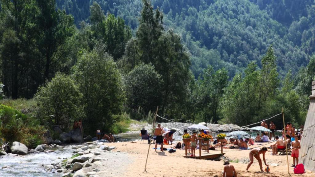 La playa de los Pirineos.jpg