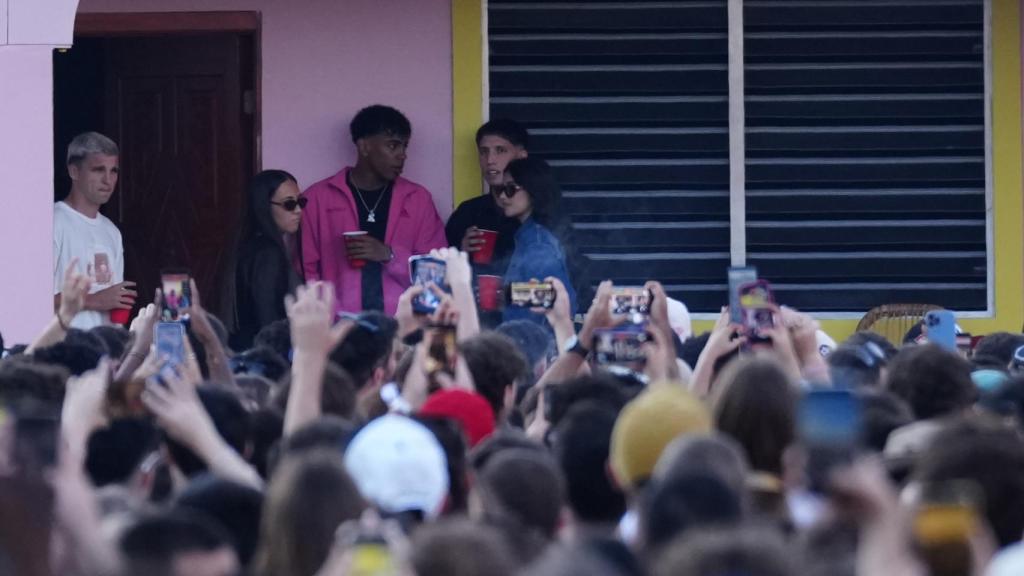Lamine Yamal, en 'La Casita' de Bad Bunny con su novia Inés García