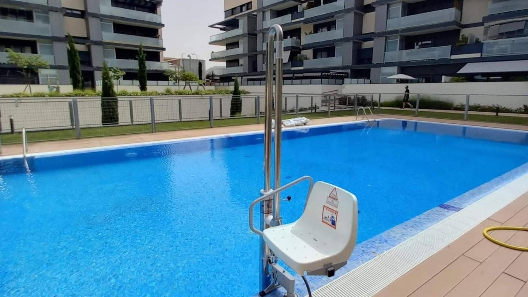 Accesibilidad a una piscina con Salvaccesos