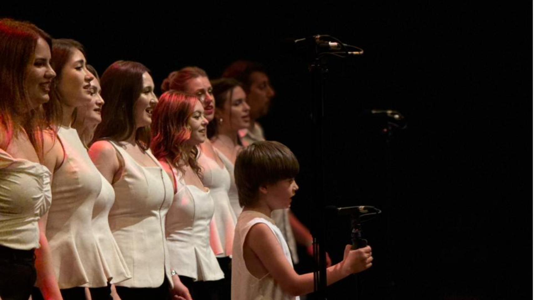 Varios miembros de la coral Homin, durante el concierto en Terrassa