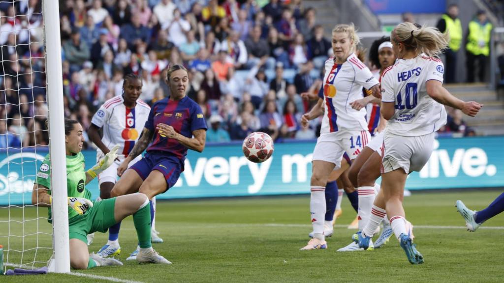 Lindsey Leaps marca un gol en fora de joc en la final de la Champions Femenina