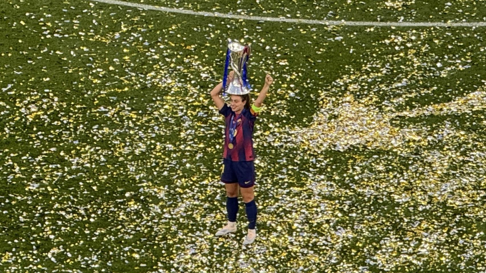 Alexia Putellas levanta el trofeo de la Champions League Femenina en Oslo