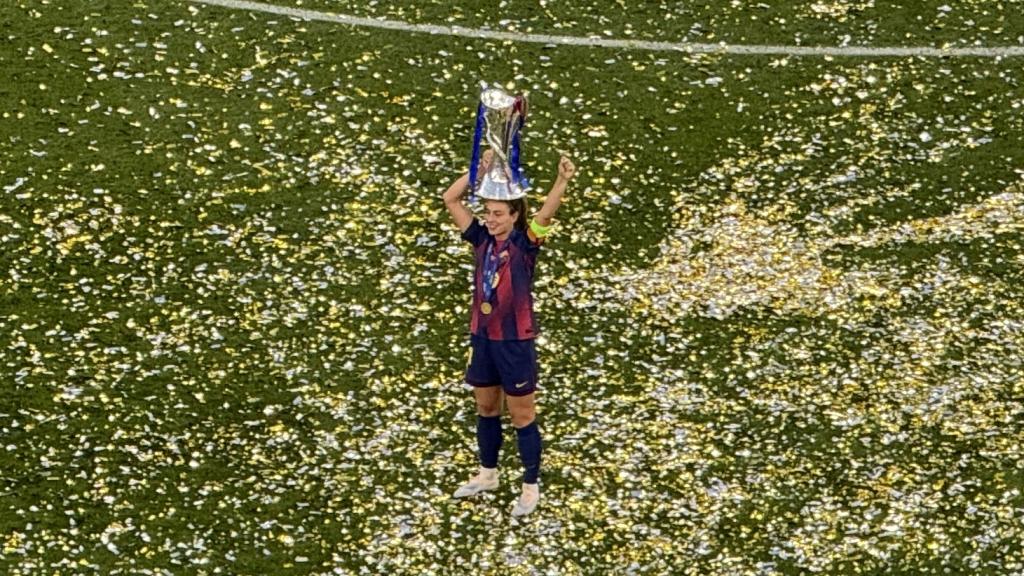 Alexia Putellas levanta el trofeo de la Champions League Femenina en Oslo
