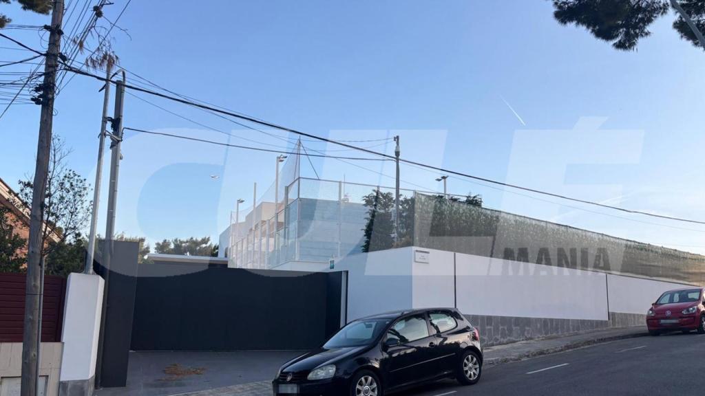 La fachada de la casa adquirida por Leo Messi en Castelldefels