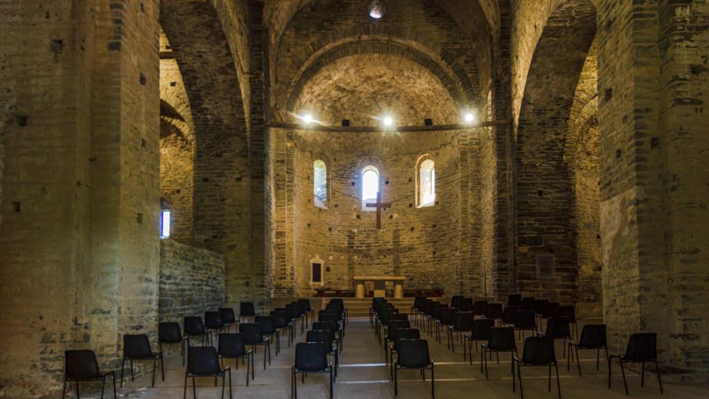 Interior de Sant Pere de Casserres