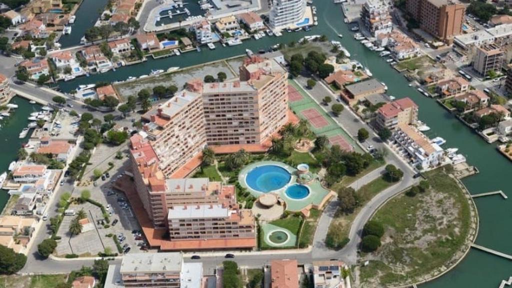 Vista de l'Illa de Roses i l'apartament dels 600, a Roses (Girona)