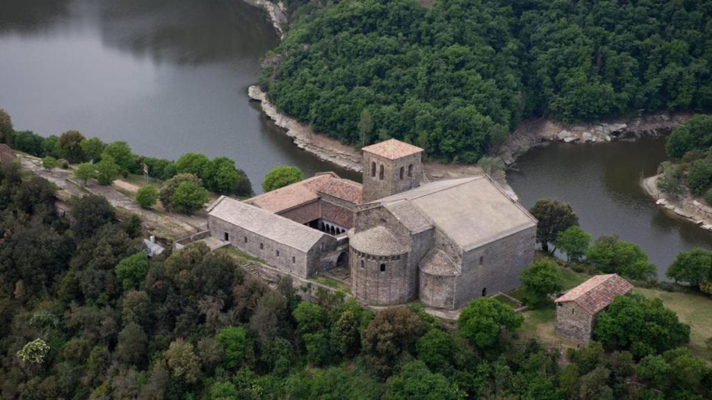Vistes del Monestir de Sant Pere de Casserres