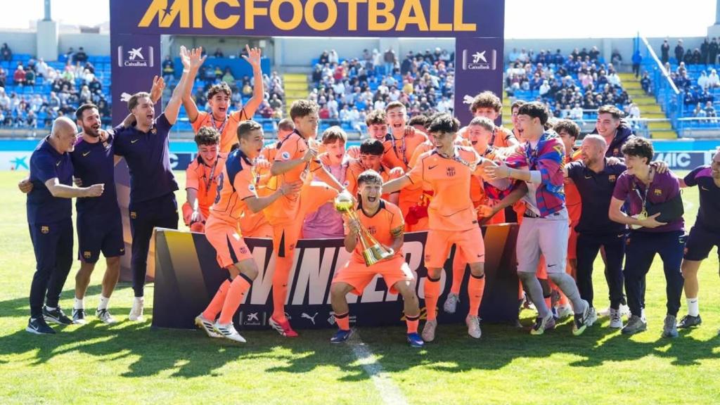 El cadete A del Barça celebra el Trofeo MIC