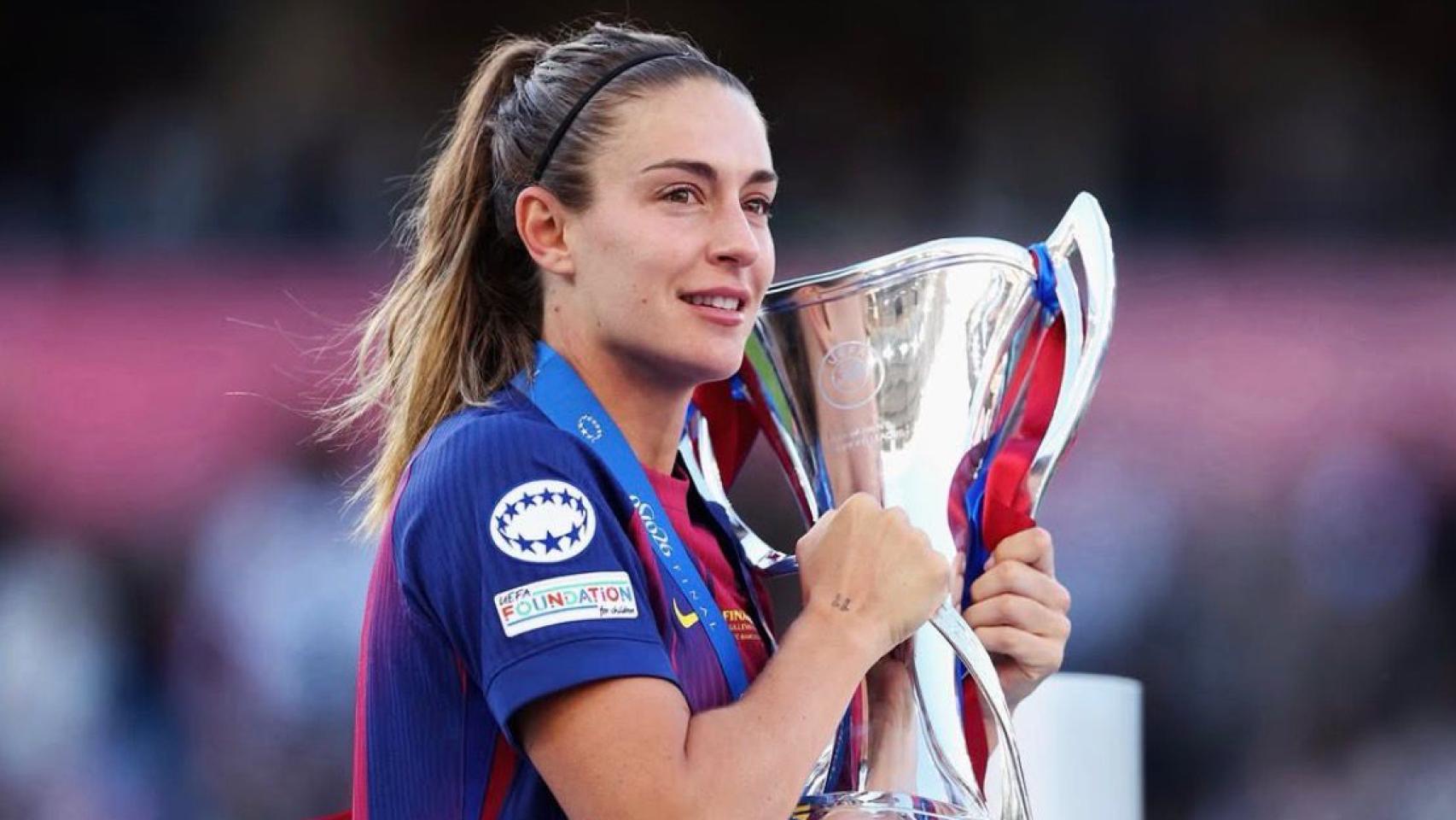 Alexia Putellas levanta el trofeo de la Champions League femenina