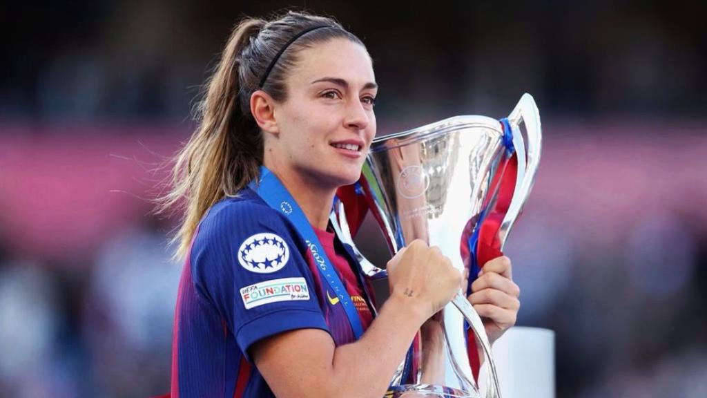 Alexia Putellas levanta el trofeo de la Champions League femenina
