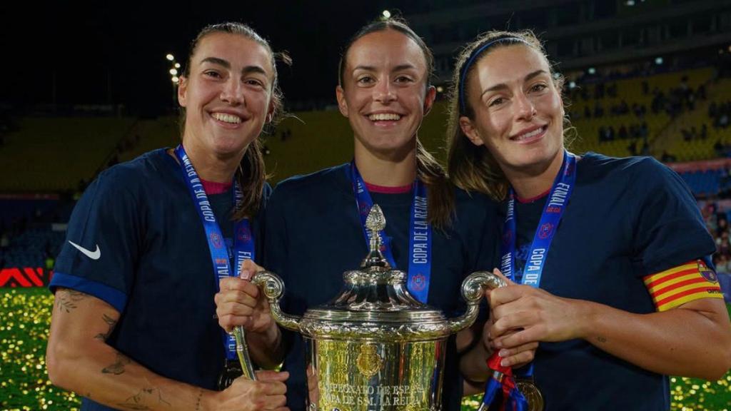 Patri Guijarro, Clara Serrajordi i Alexia Putellas celebren la conquesta de la Copa de la Reina