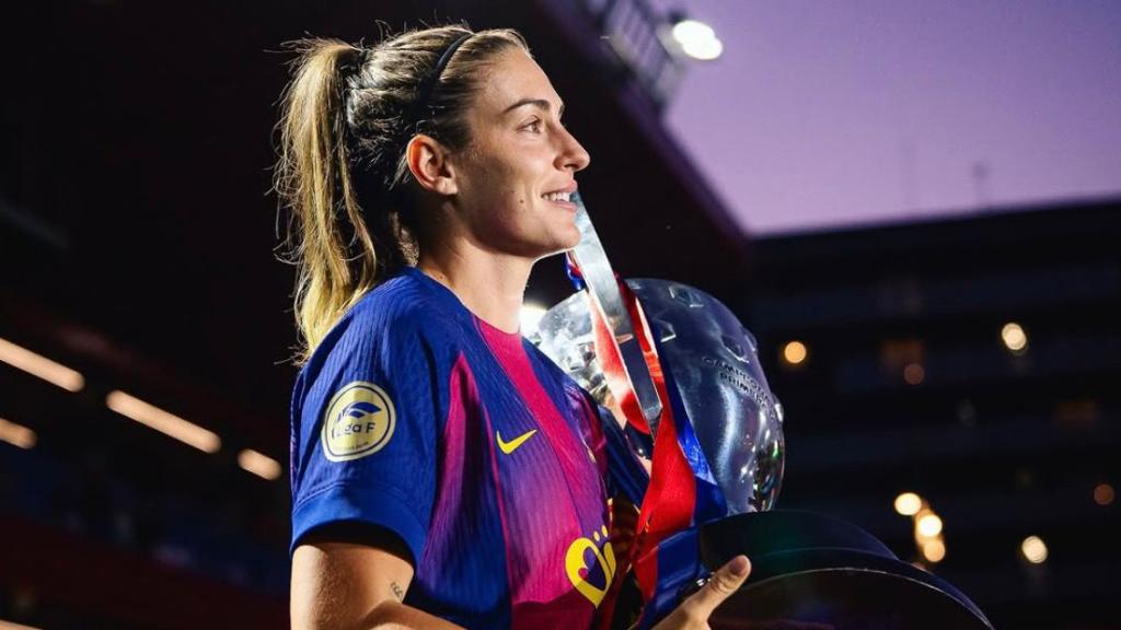 Alexia Putellas levanta el trofeo de la Liga F 2025-26