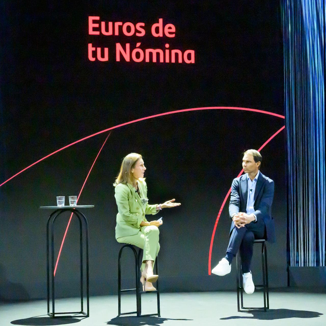 Ana Botín y Rafa Nadal compartiendo opiniones en la Convocatoria Euros de tu Nómina