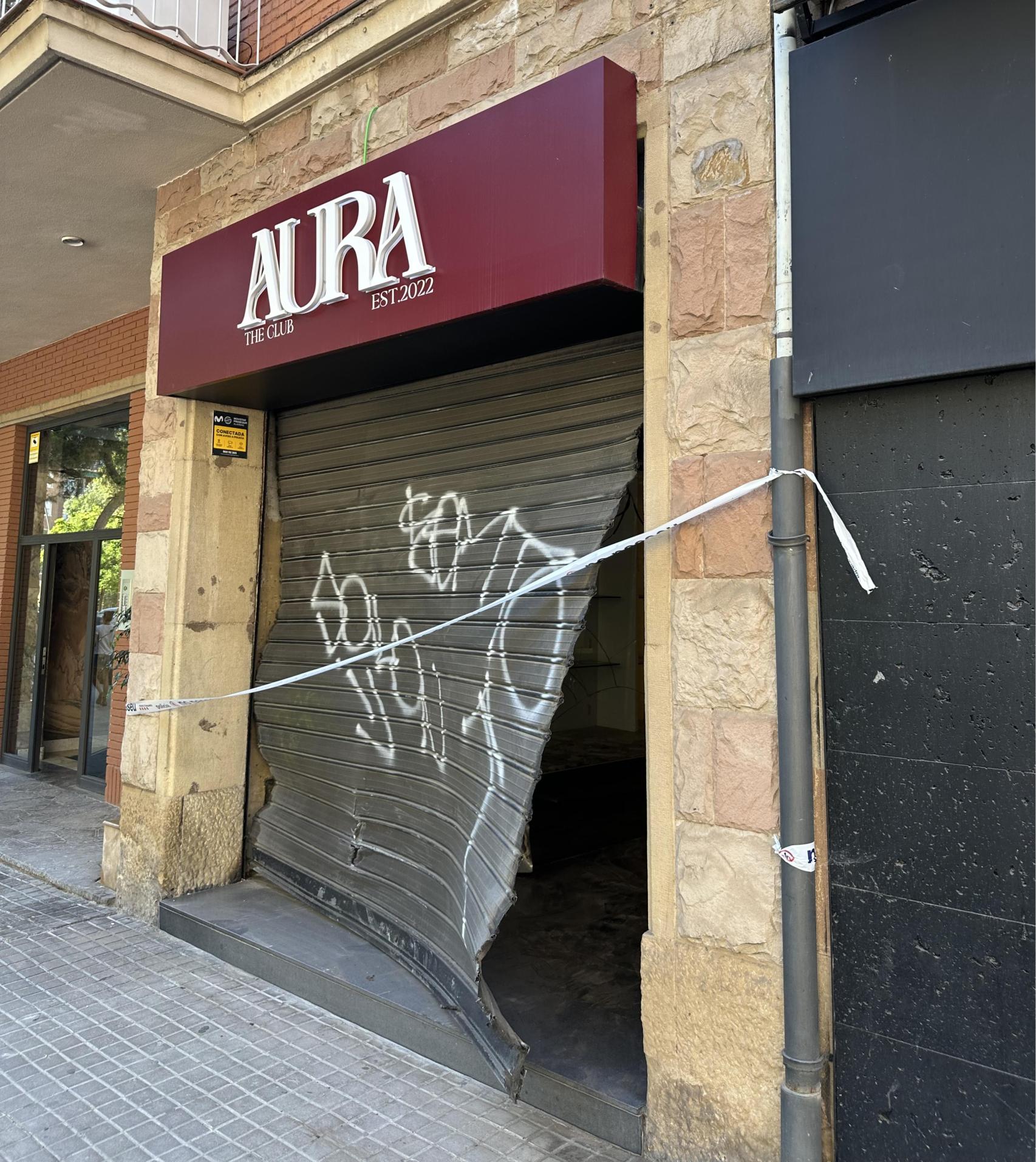La reixa del comerç ha quedat precintada després de l'alunatge