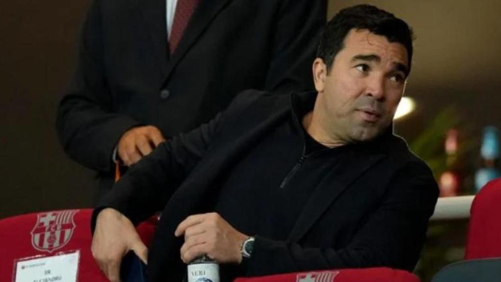 Deco, en el palco durante un partido del Barça