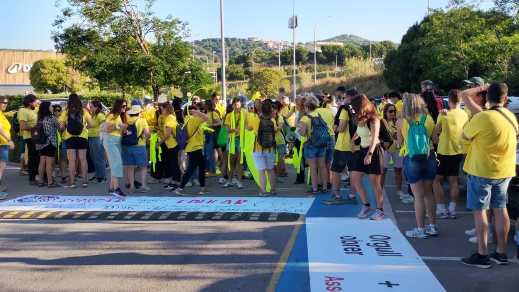 Docentes cortan la C-32 en Mataró (Barcelona) este jueves