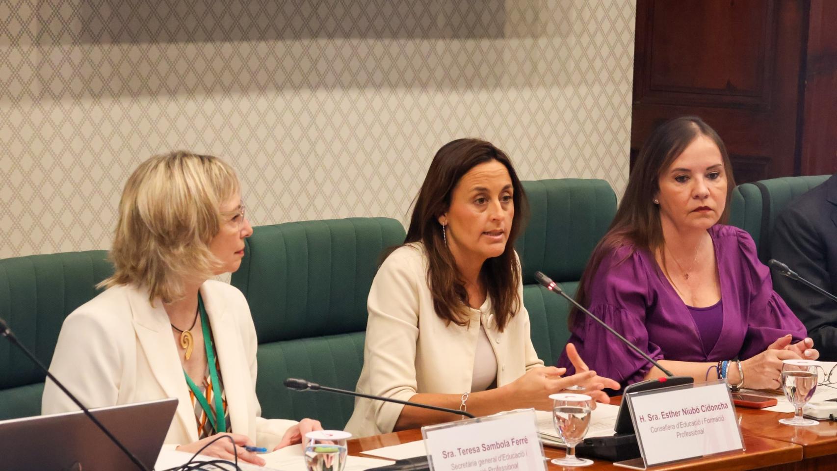 La 'consellera' de Educación de la Generalitat, Esther Niubó, en una intervención pública