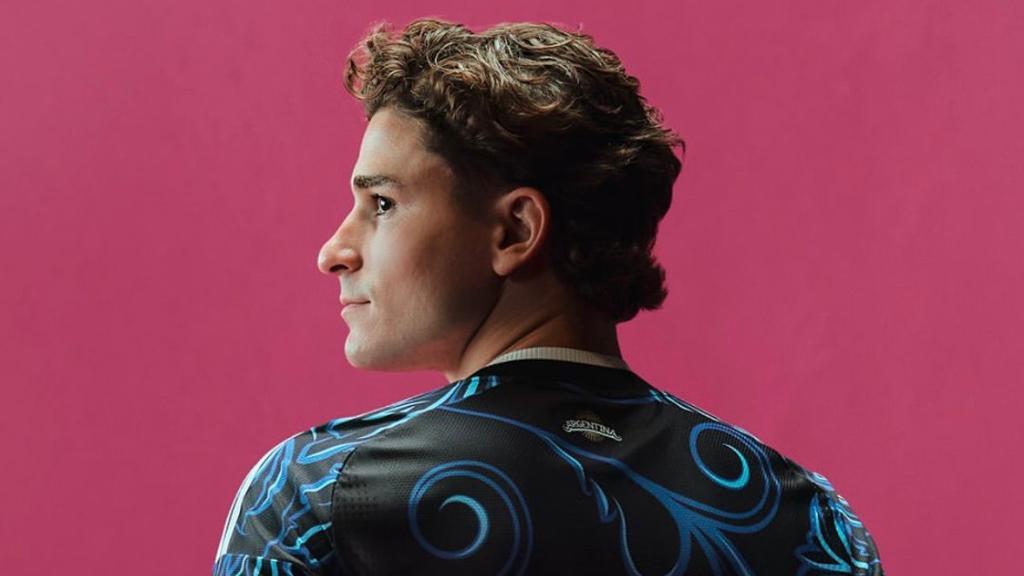 Julián Álvarez, en una campaña con Adidas y la selección de Argentina