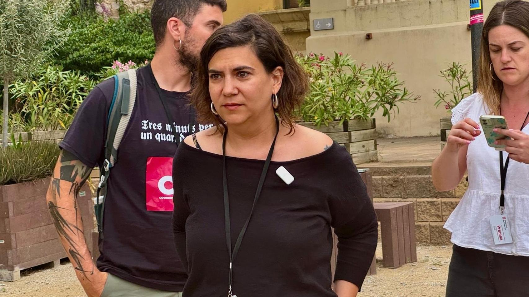 La portavoz de CGT Ensenyament, Laura Gené, en declaraciones a los periodistas tras abandonar la mesa
