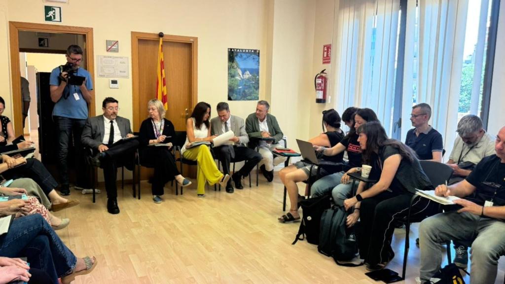 Comienza la octava mesa de Educació con Niubó y sindicatos, tras el cierre en la Conselleria
