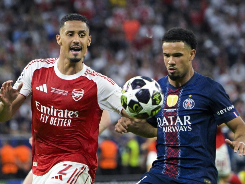 William Saliba lluita amb Warren Zaire-Emery a la final de la Champions