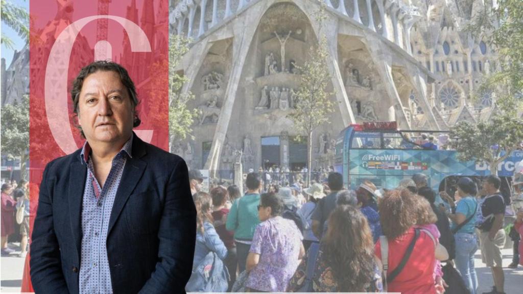 Albert Gimeno y aglomeración de turistas ante la Sagrada Familia de Barcelona