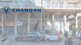 Fotomontaje de la avenida de Sarrià 130 con el logo de Changan