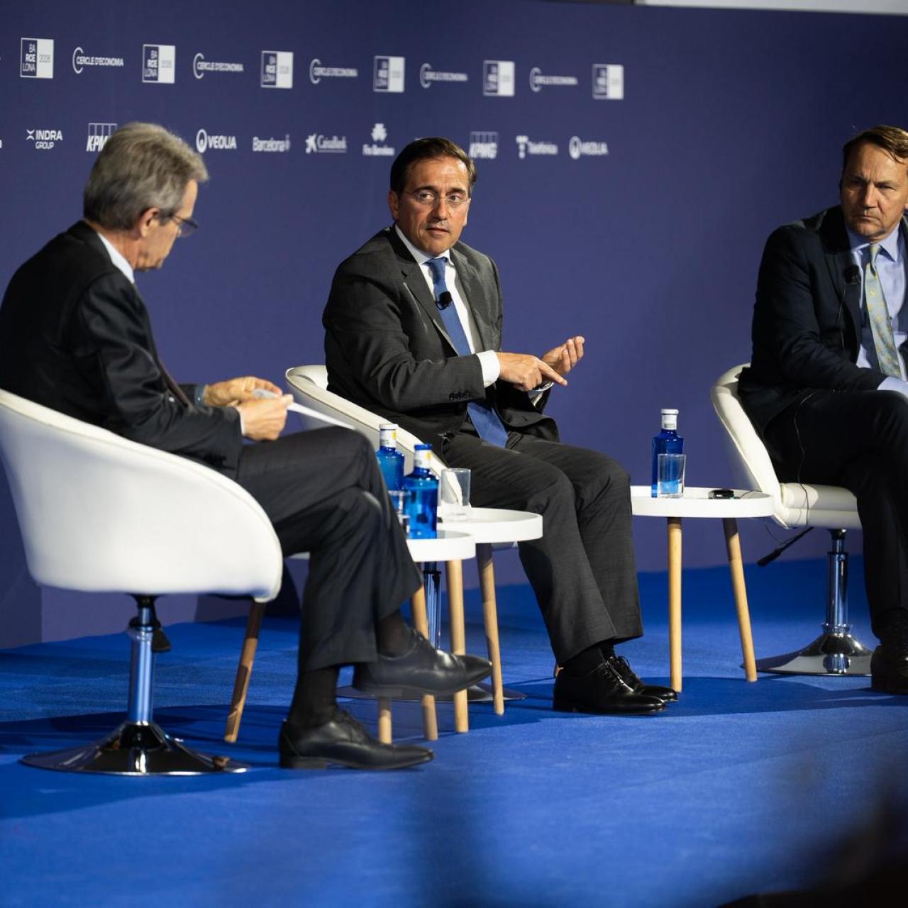 El ministre d'Afers Exteriors, Unió Europea i Cooperació, José Manuel Albares, juntament amb el viceprimer ministre i titular d'Exteriors de Polònia, Radosław Sikorski