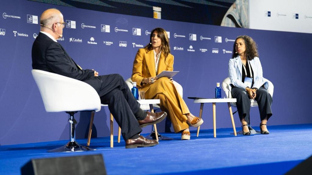 Christopher Caldwell i Julissa Reynoso analitzen la situació entre Espanya i els EUA al Cercle d'Economia amb Camino Quiroga com a moderadora