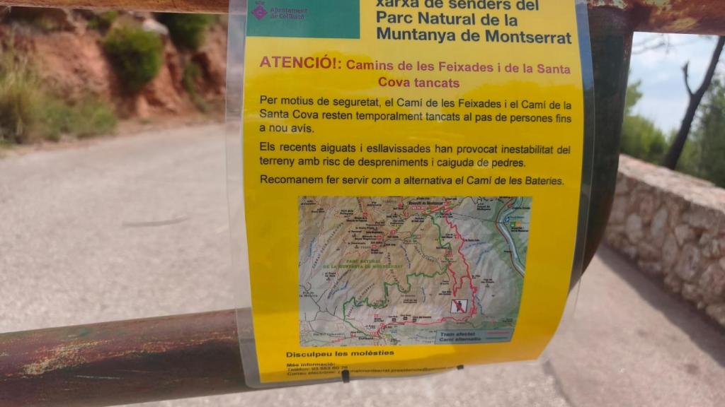 El cartell que impedeix el pas als excursionistes