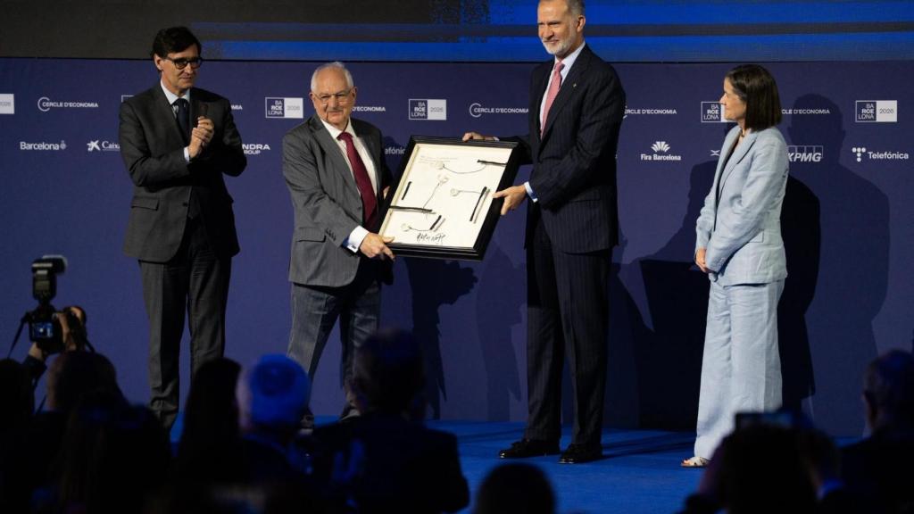 Entrega del premio del Cercle d'Economia al economista Martin Wolf por parte del Rey Felipe VI