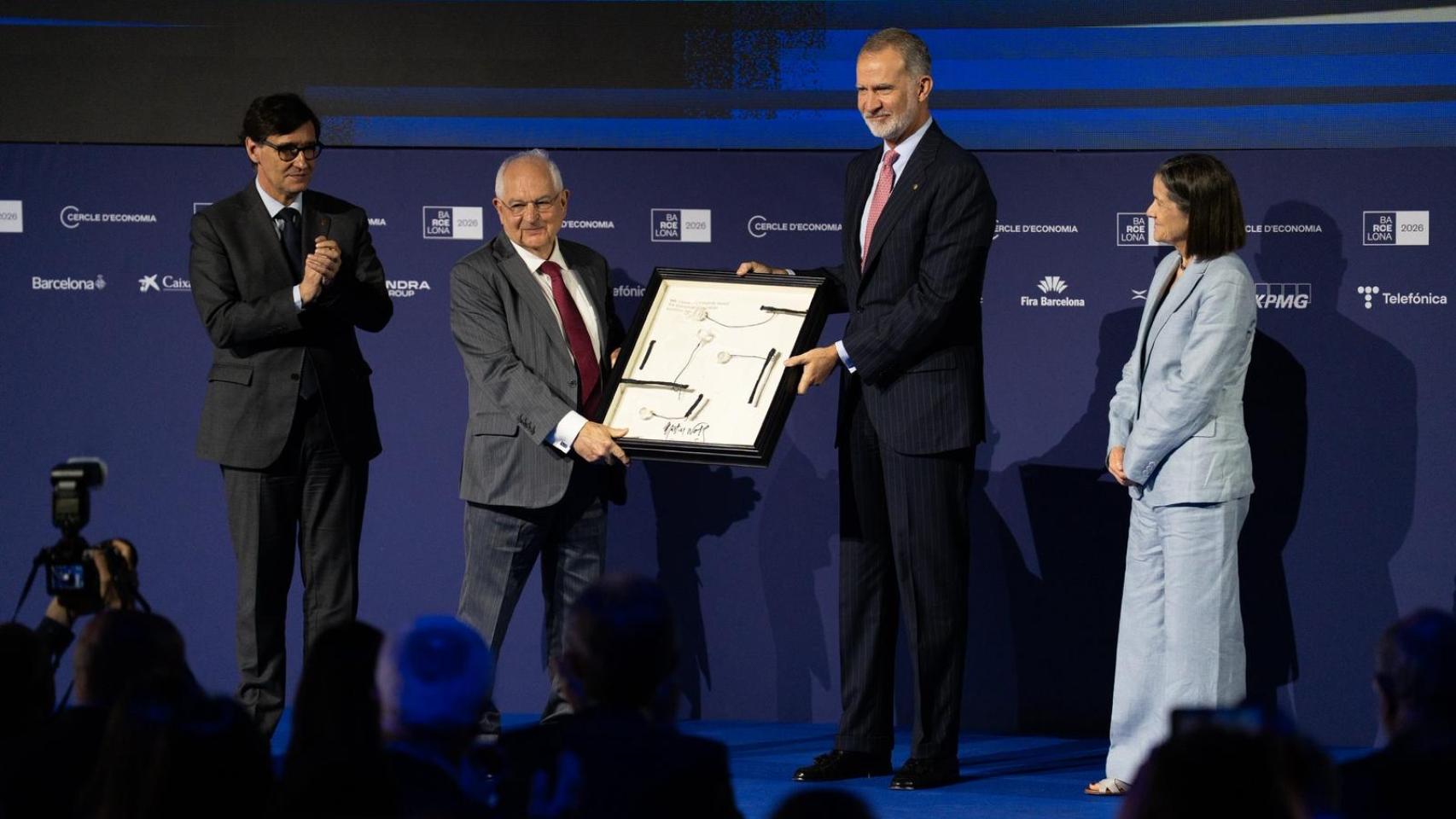 Entrega del premio del Cercle d'Economia al economista Martin Wolf por parte del Rey Felipe VI
