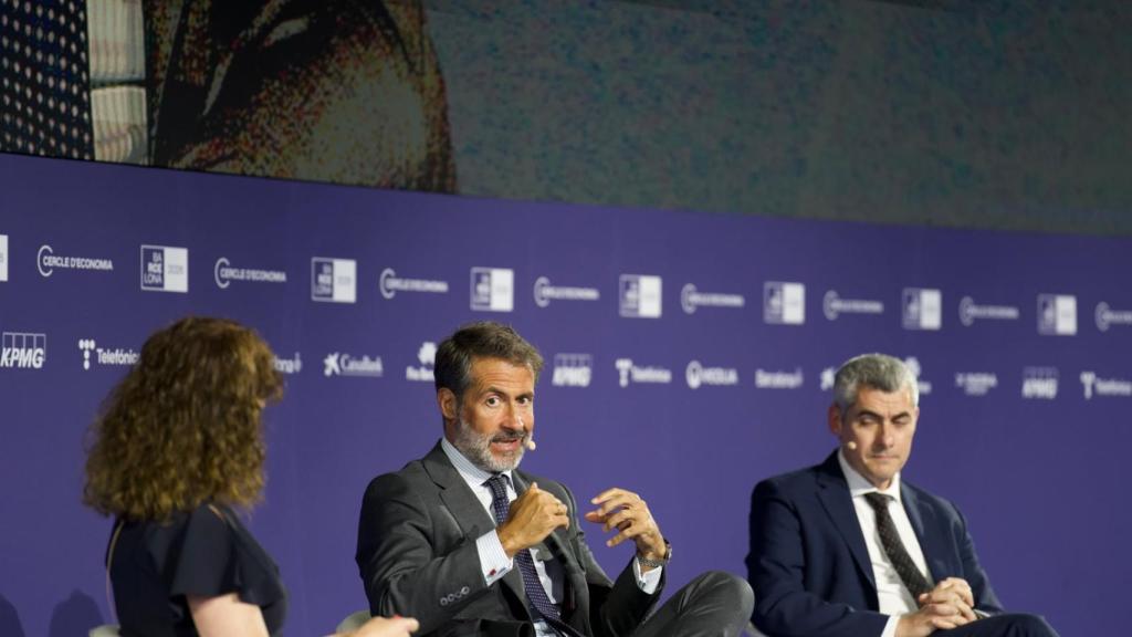 (e-d) Núria Mas (Cercle d’Economia), Juanjo Cano (KPMG Espanya) i Daniel Tugues (Veolia Espanya)