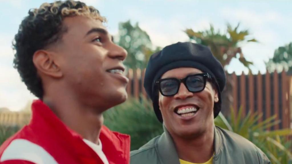 Lamine Yamal y Ronaldinho, en el 'spot publicitario' de McDonald's para promocionar la Copa del Mundo