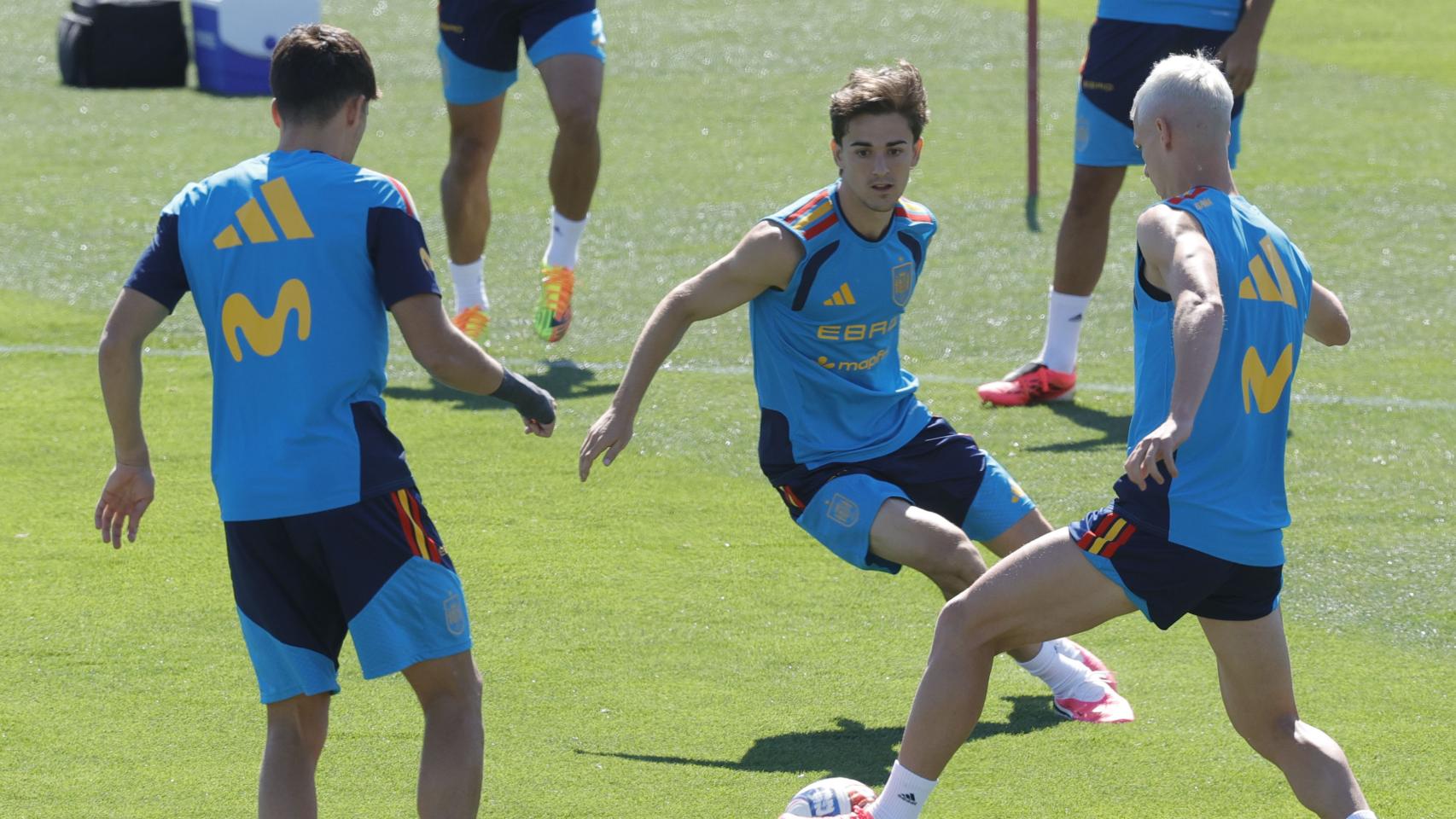 Dani Olmo y Gavi, en un entrenamiento de la selección española